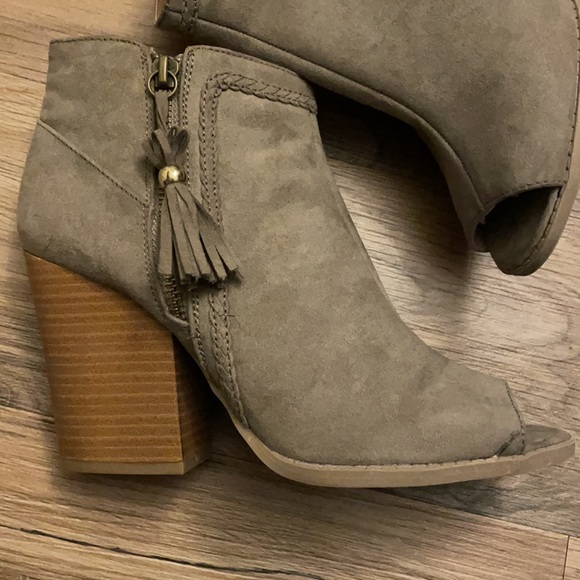 Open toe booties - Picture 2 of 4